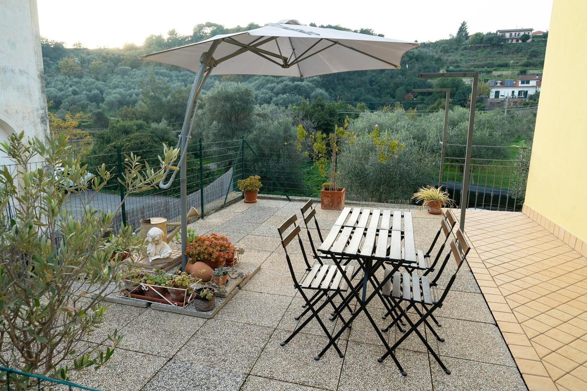 Ulivi - Comodita E Tranquillita Con Patio E Parcheggio Imperia Exterior foto